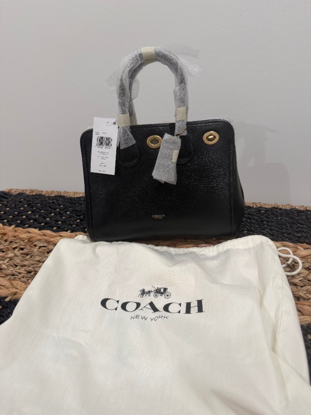 Coach runway turnlock 22 black